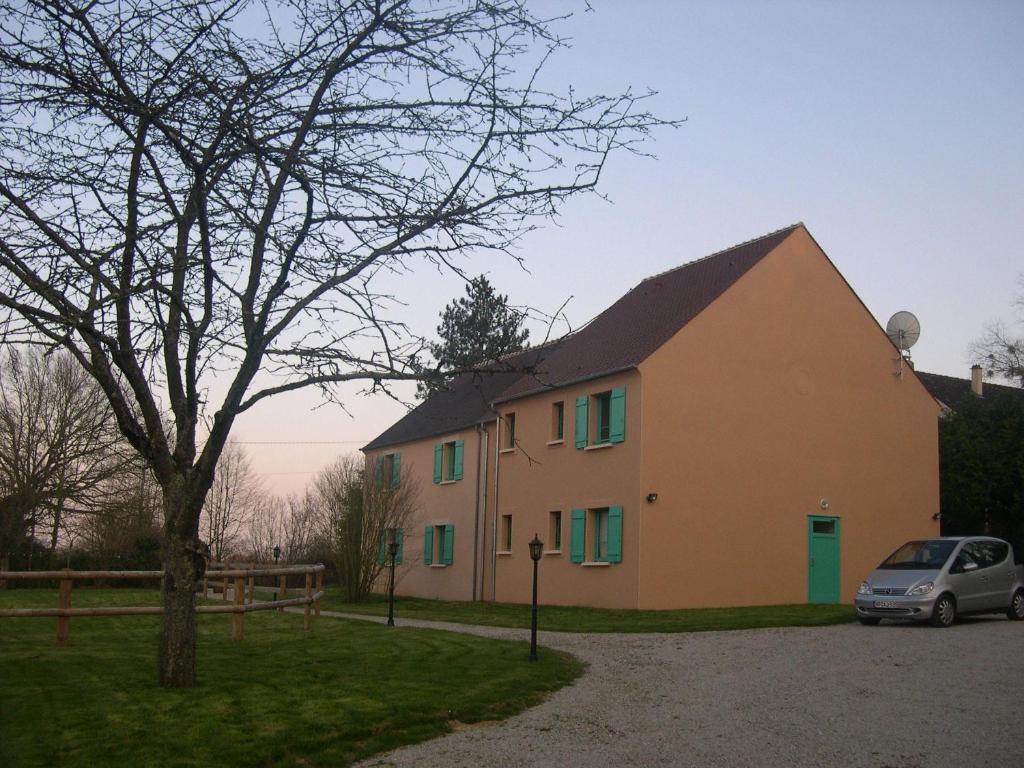 Logis-Hotel Restaurant Auberge Les Vallees Du Perche Vicheres Exterior photo